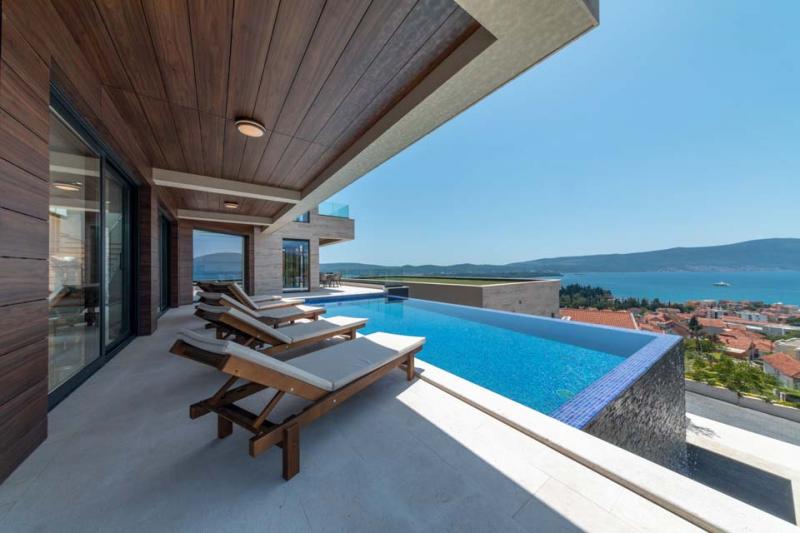Kuća u Tivtu, 452m²