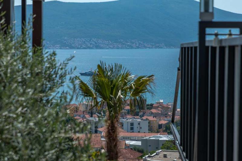 Kuća u Tivtu, 452m² 36
