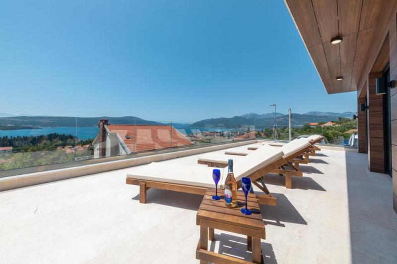 Kuća u Tivtu, 472m² 36