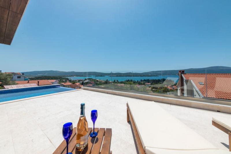 Kuća u Tivtu, 472m² 37