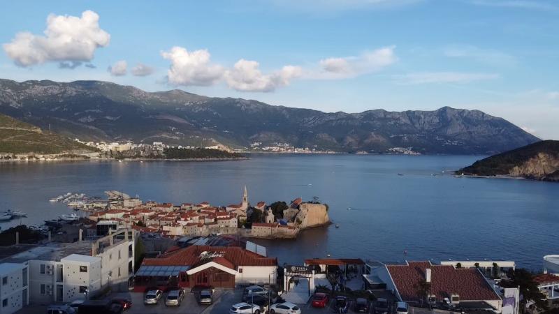 Luxury 1-bedroom in Budva with a view of the Old Town 5