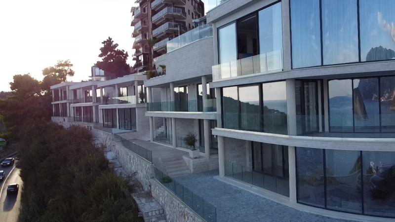 Luxury 1-bedroom in Budva with a view of the Old Town 10