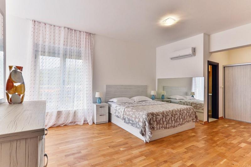 Luksuzan trosoban stan u Rafilovicima, Budva na prodaji 2