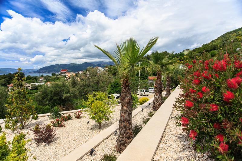 Luxury villa with pool and sea view is for sale 5