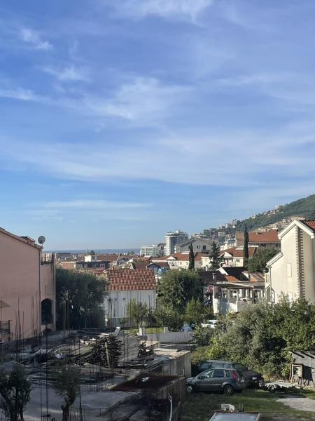 Prodaje se kompletno namjesten dvosoban stan u Budvi 18