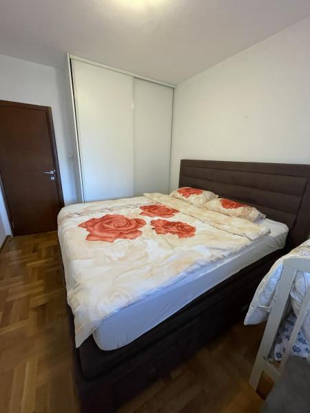 Prodaje se kompletno namjesten dvosoban stan u Budvi 7