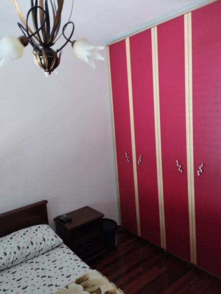 Prodaje se namjesten trosoban stan u naselju Gorica C, Podgorica 5