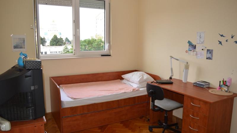 Three bedroom apartment in downtown Bar for sale, a few minutes away from the city beach. 15
