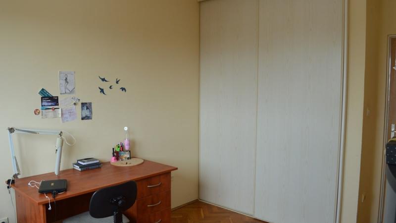 Three bedroom apartment in downtown Bar for sale, a few minutes away from the city beach. 16