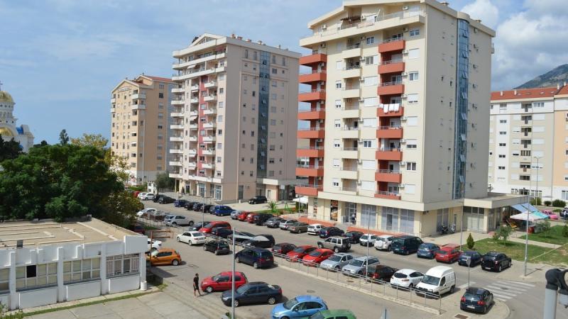 Three bedroom apartment in downtown Bar for sale, a few minutes away from the city beach. 10