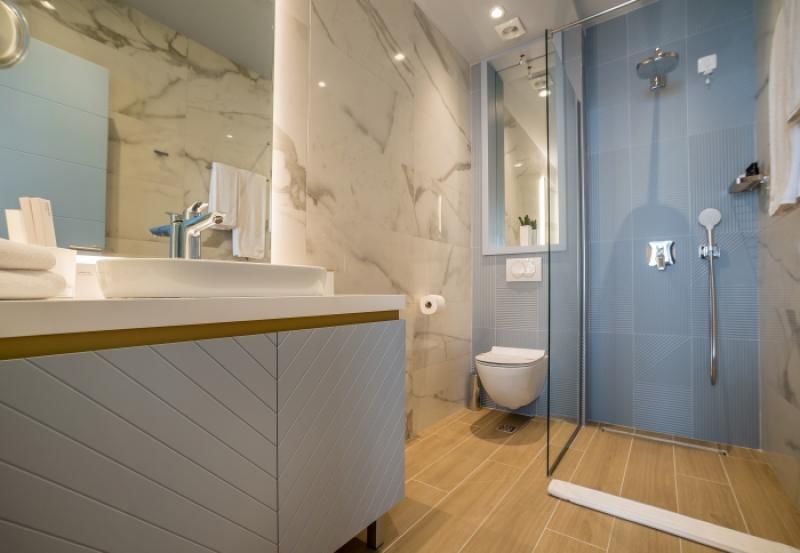 Modern hotel in an excellent location in Budva is for sale 11