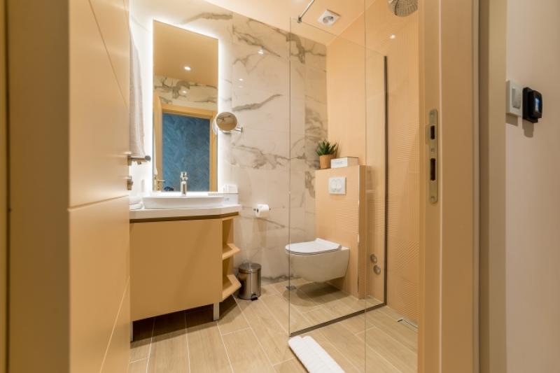 Modern hotel in an excellent location in Budva is for sale 3
