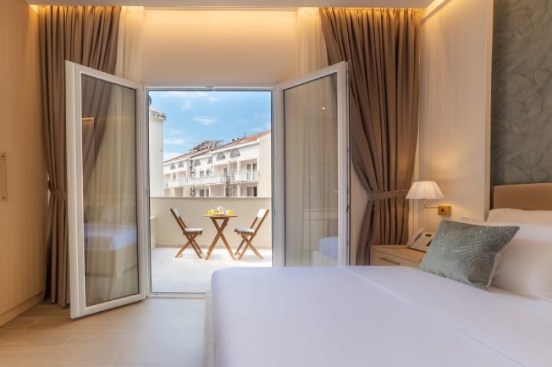 Modern hotel in an excellent location in Budva is for sale 5