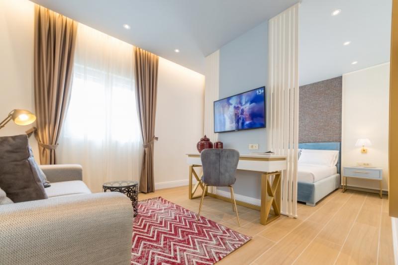 Modern hotel in an excellent location in Budva is for sale 7