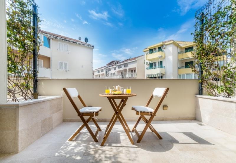 Modern hotel in an excellent location in Budva is for sale 10
