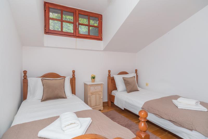 Luxury house with a pontoon and a view of the sea in Kotor is for rent 11