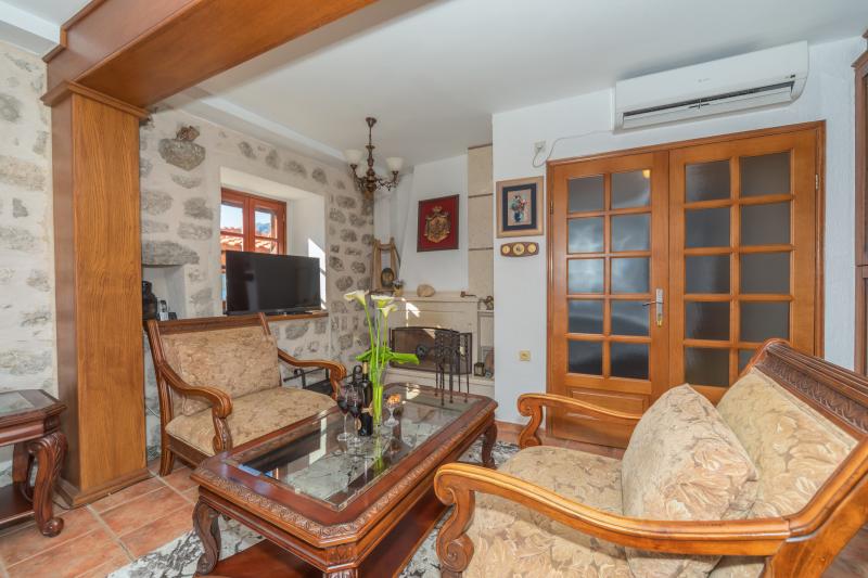 Luxury house with a pontoon and a view of the sea in Kotor is for rent 3