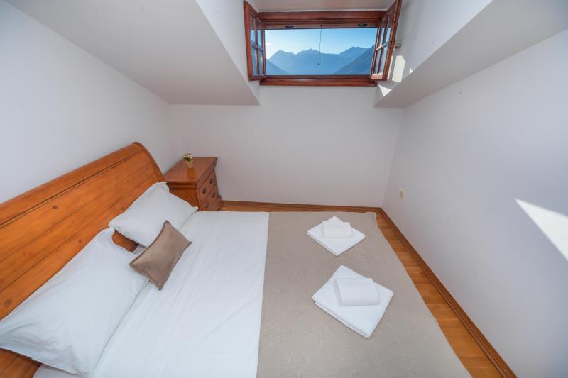 Luxury house with a pontoon and a view of the sea in Kotor is for rent 10