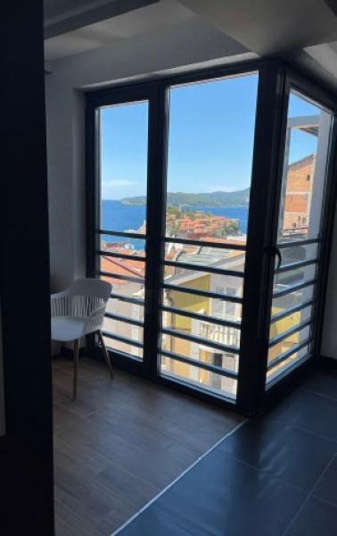 Exclusive penthouse with a view of Sv. Stefan in Budva is for sale 7