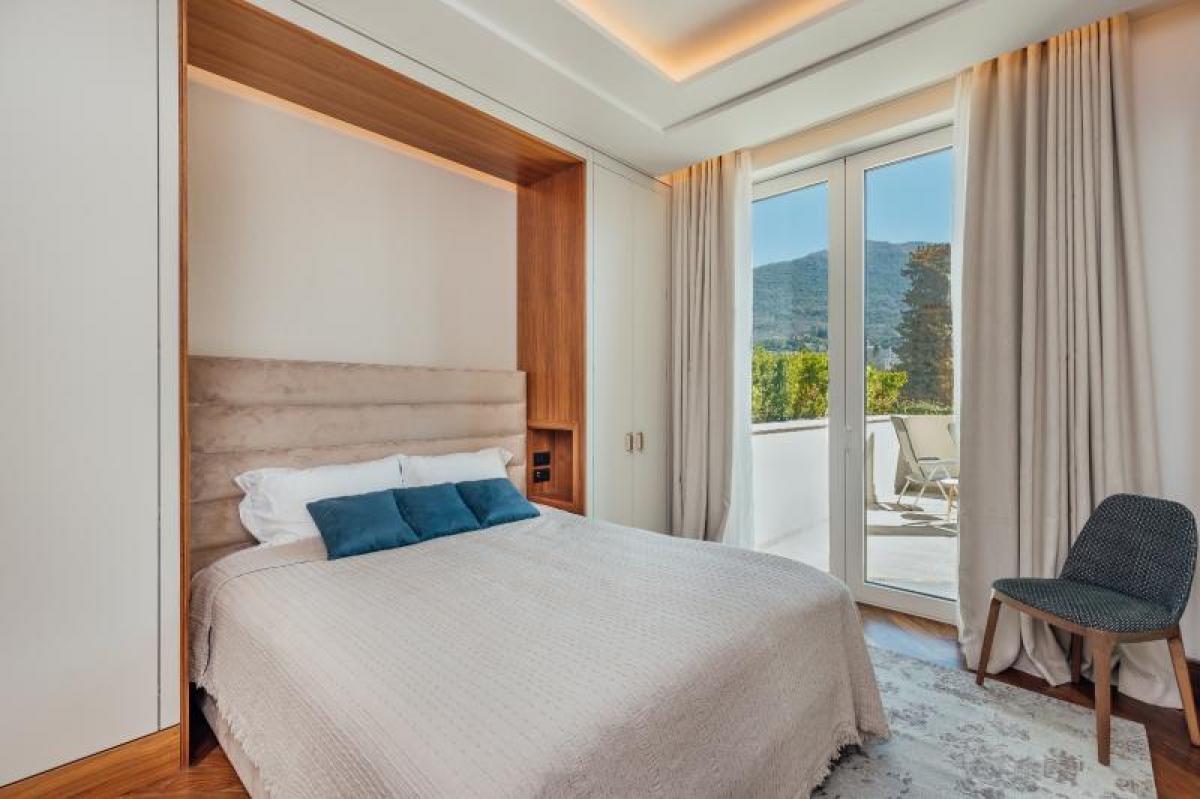 One bedroom apartment in Porto Montenegro 30