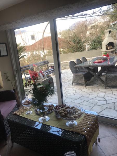 House for sale in a great location in Dobrota, Kotor 4