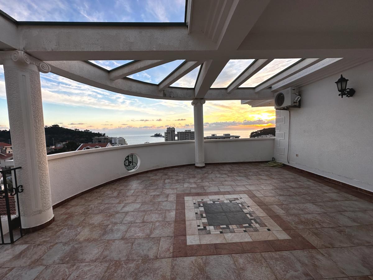 Beautiful villa with a view of the sea in Petrovac is for sale 2
