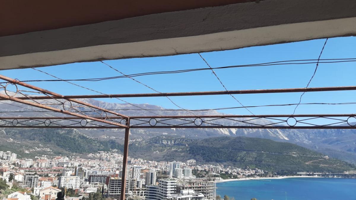 A house in an attractive location in Budva is for sale 4