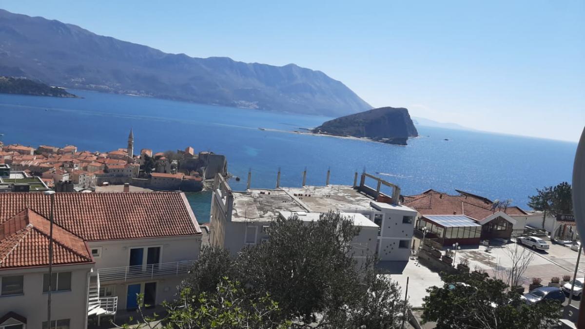 A house in an attractive location in Budva is for sale 5