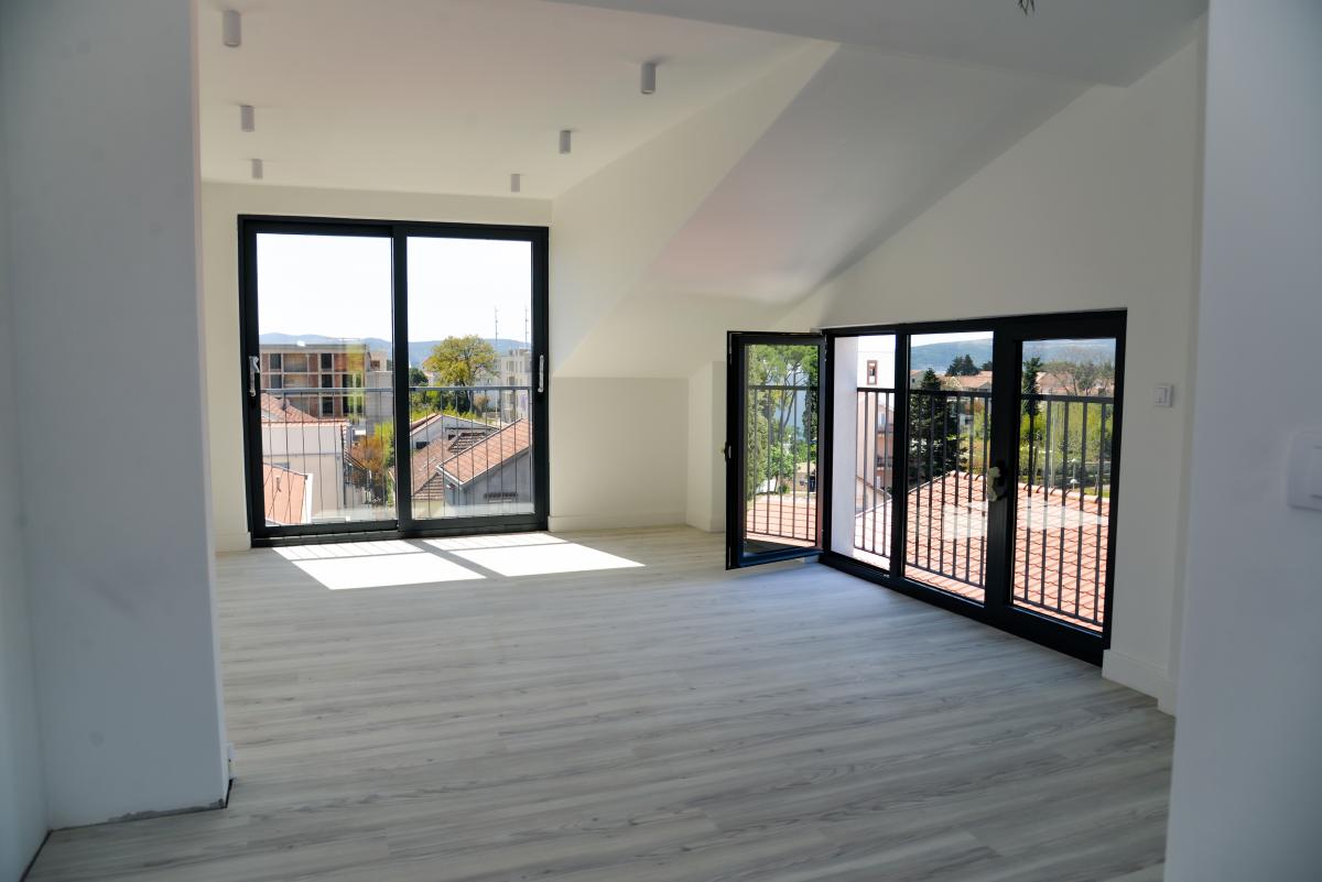 Exclusive 2-bedroom apartment with a sea view in Tivat for sale 3