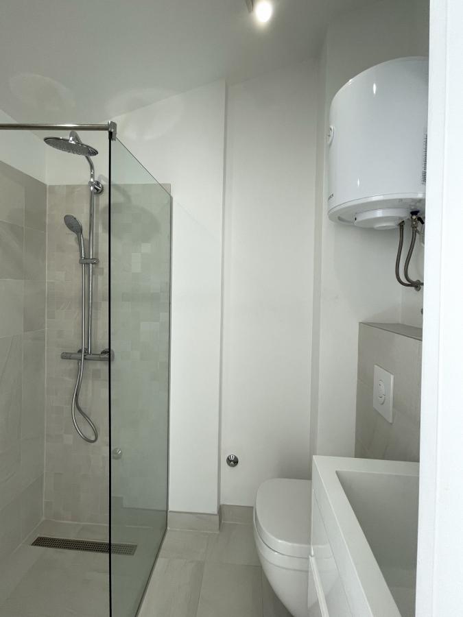 Exclusive 2-bedroom apartment with a sea view in Tivat for sale 7