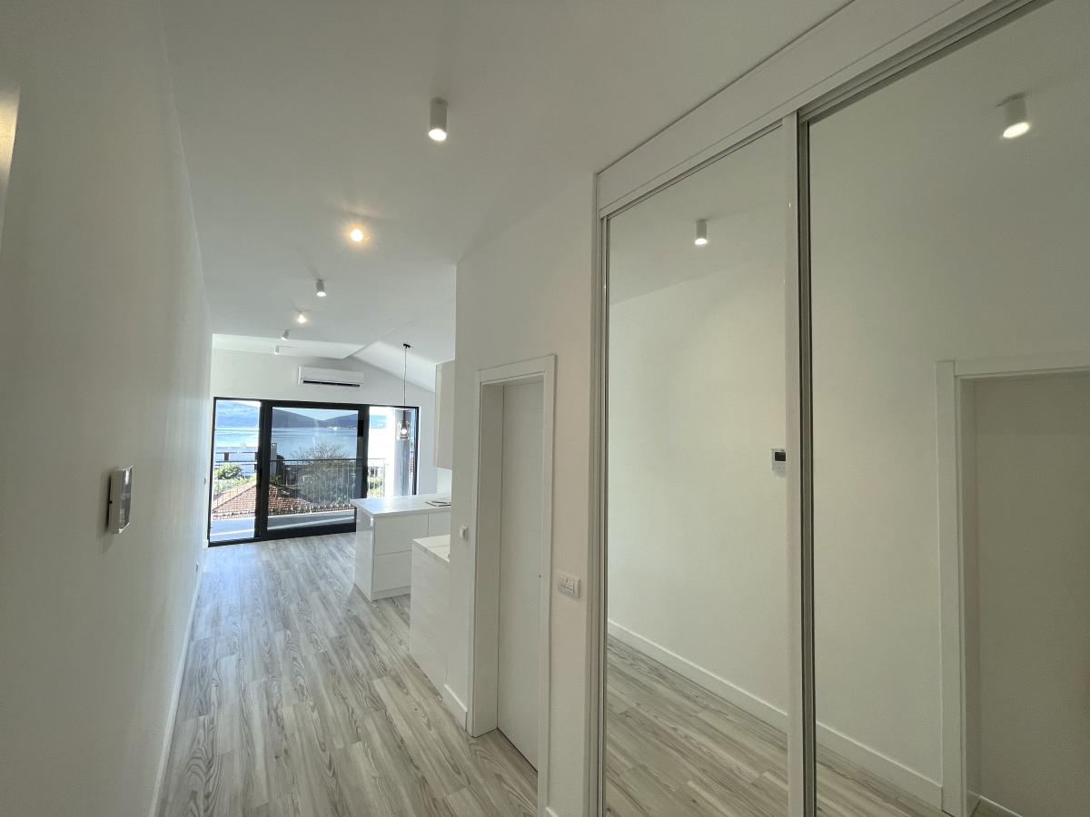 Exclusive 2-bedroom apartment with a sea view in Tivat for sale 9