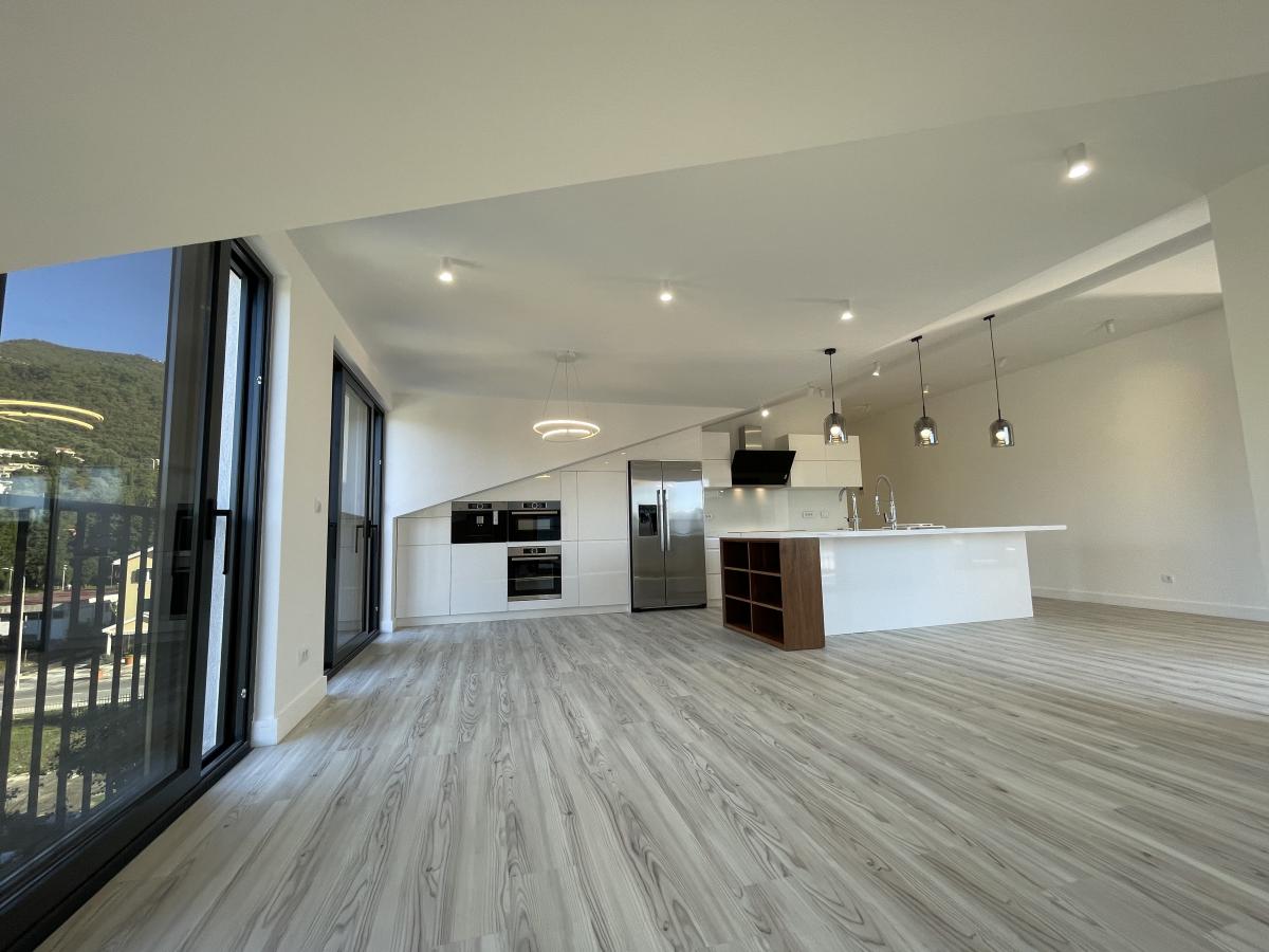 Exclusive 2-bedroom apartment with a sea view in Tivat for sale 10
