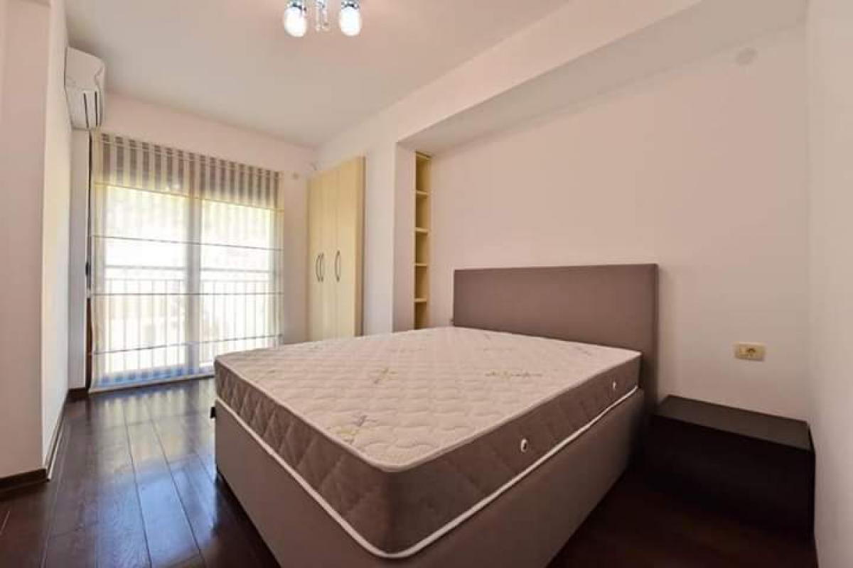 Luxury 3-bedroom apartment with a sea view in Petrovac for sale 4