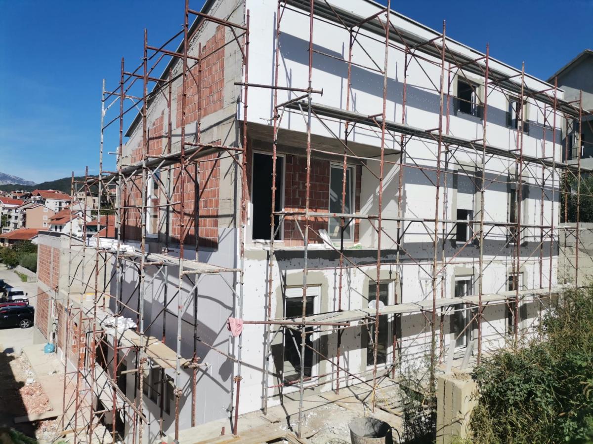 Luxury 3-bedroom apartment in a new building in Tivat for sale 3