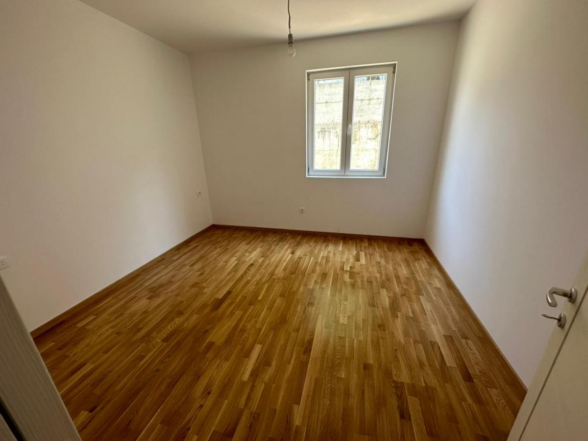 Luxury 3-bedroom apartment in a new building in Tivat for sale 9