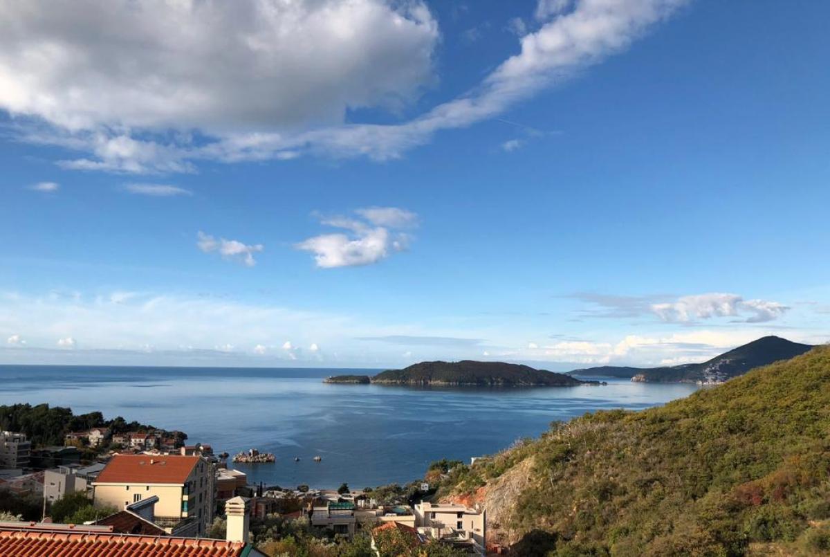 Luxury 2-bedroom apartment with a sea view in Budva for sale 2