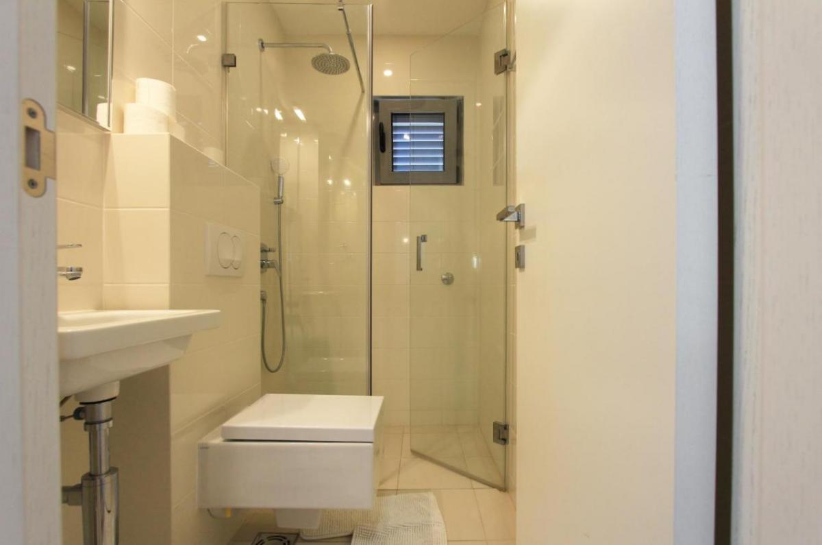 Luxury 2-bedroom apartment with a sea view in Budva for sale 13