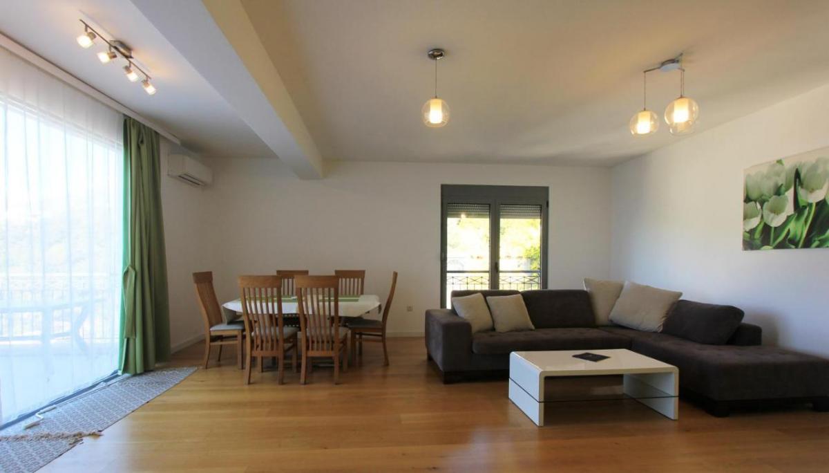 Luxury 2-bedroom apartment with a sea view in Budva for sale 5