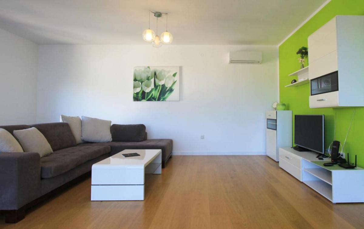 Luxury 2-bedroom apartment with a sea view in Budva for sale 7