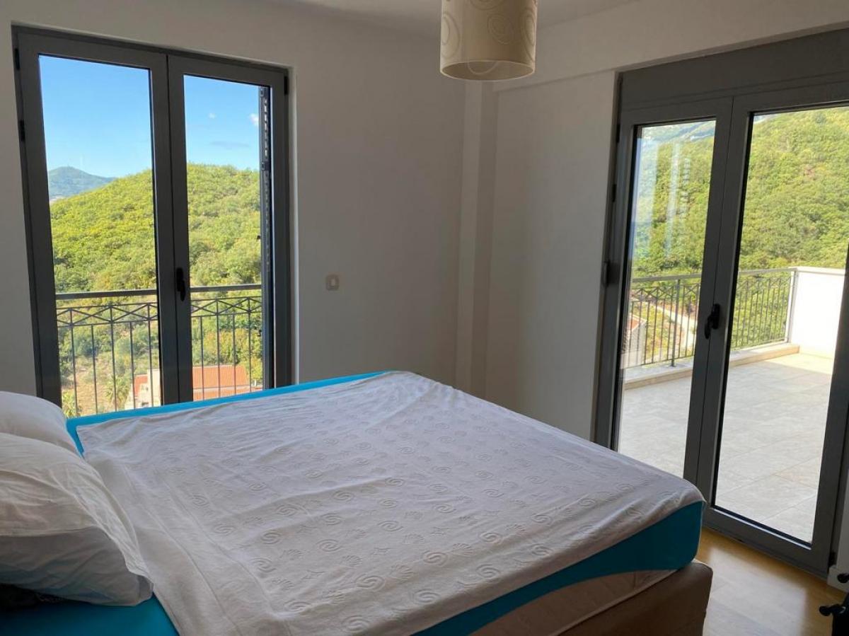 Luxury 2-bedroom apartment with a sea view in Budva for sale 10