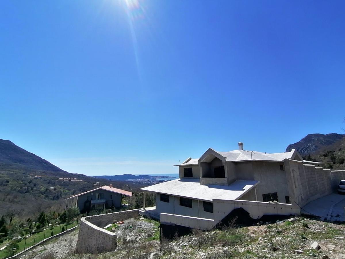 Luxury 5-bedroom house with a sea view in Bar for sale 2