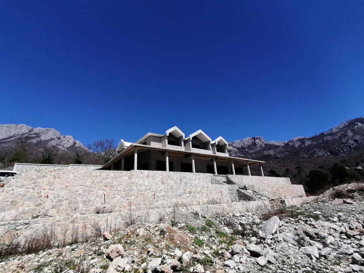 Luxury 5-bedroom house with a sea view in Bar for sale 4