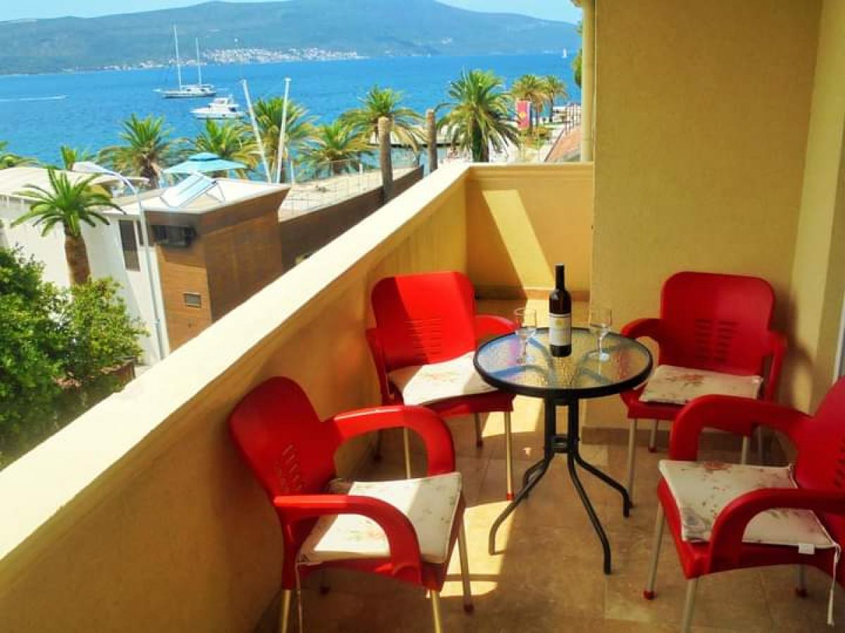 Modern 1-bedroom apartment with a sea view in Tivat for rent 2