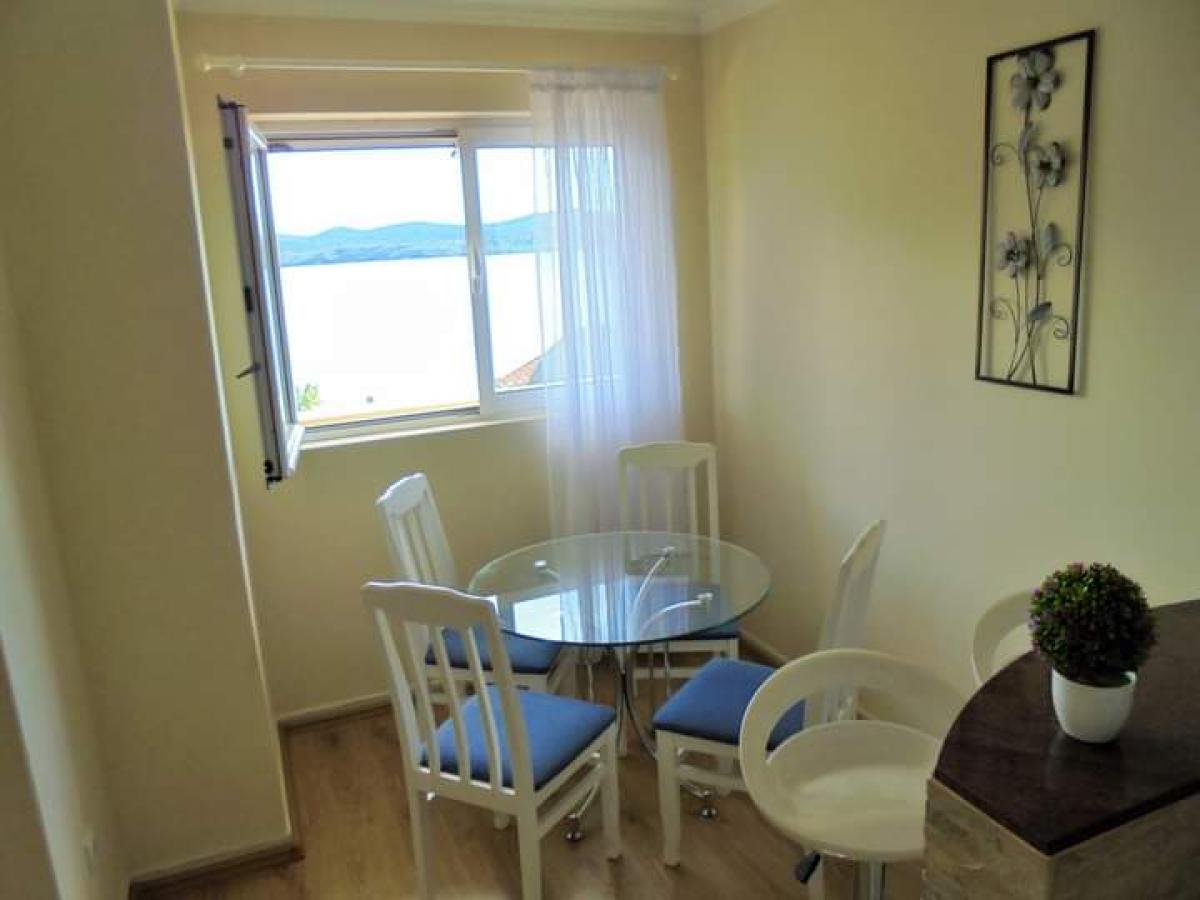Modern 1-bedroom apartment with a sea view in Tivat for rent 8
