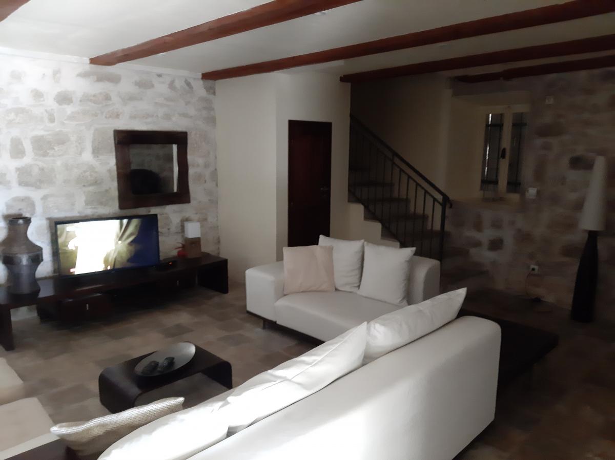 Beautiful 7-bedrom stone house with a swimming pool in Kotor is for sale 14