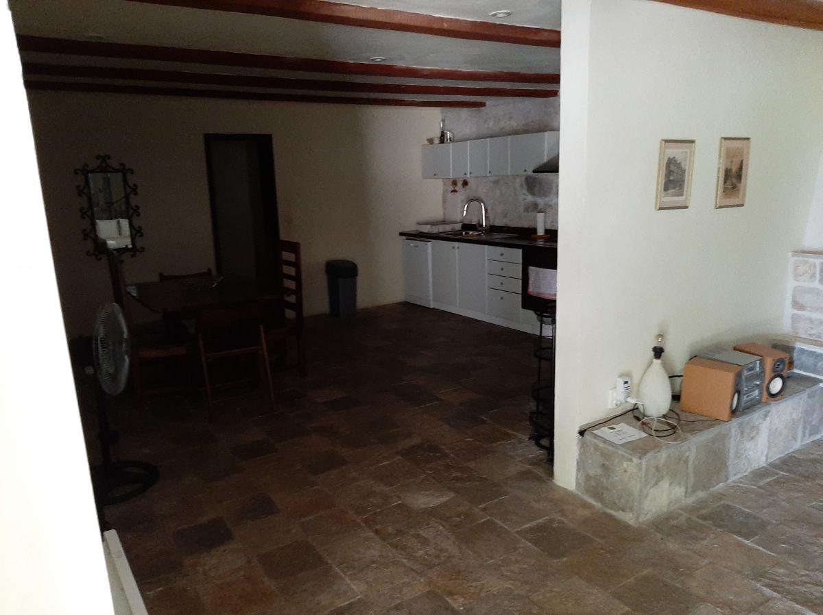 Beautiful 7-bedrom stone house with a swimming pool in Kotor is for sale 15