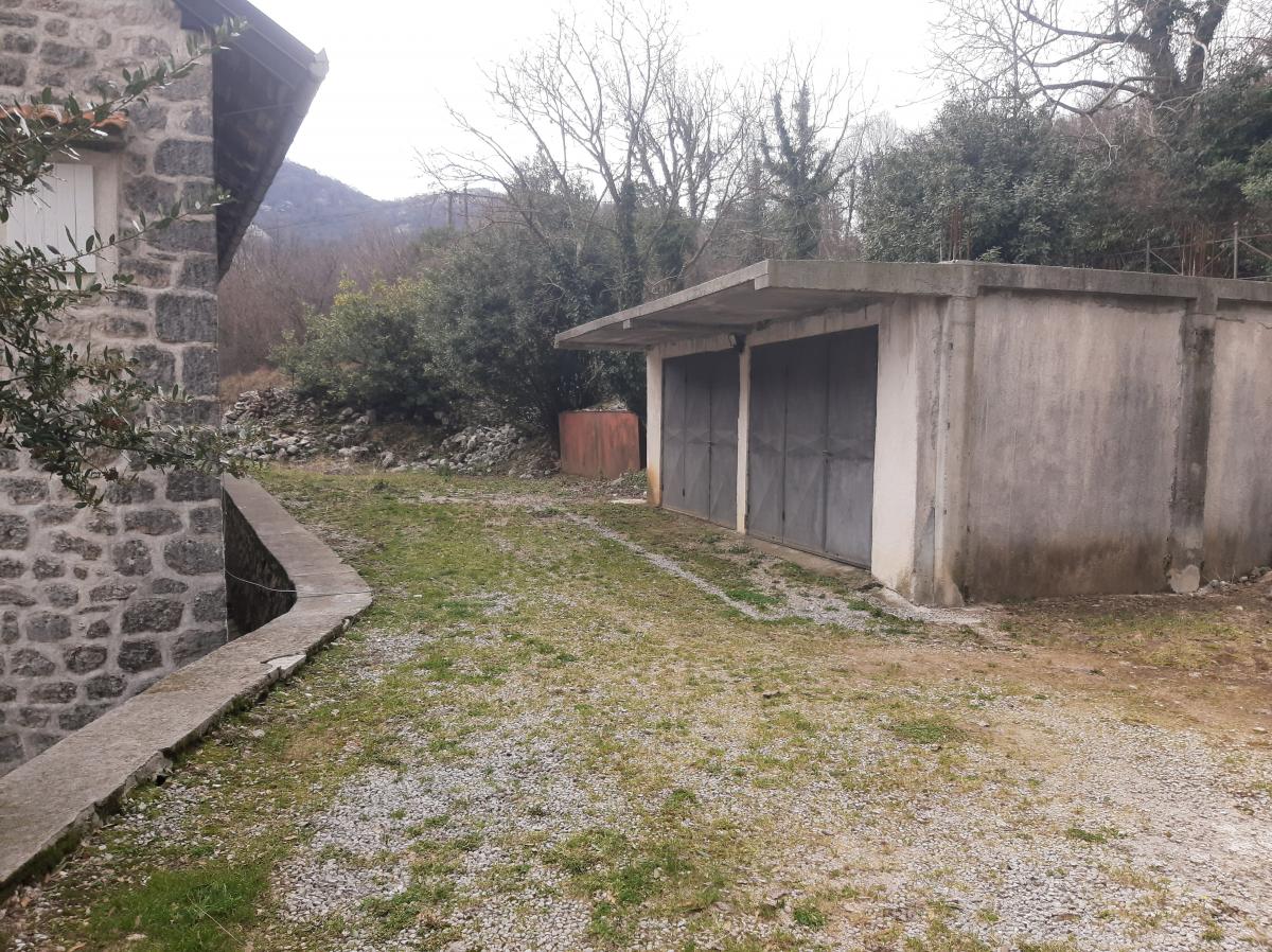 Beautiful 7-bedrom stone house with a swimming pool in Kotor is for sale 9