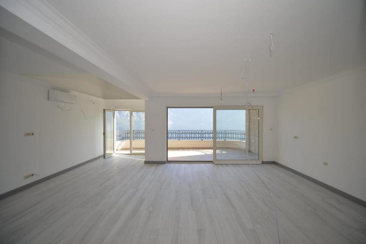 New 3-bedroom apartment with a panoramic sea view in Kotor for sale 3