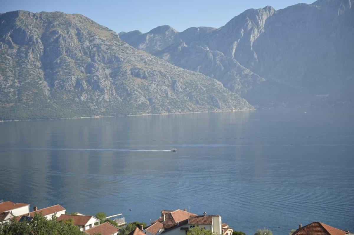 New 3-bedroom apartment with a panoramic sea view in Kotor for sale 5