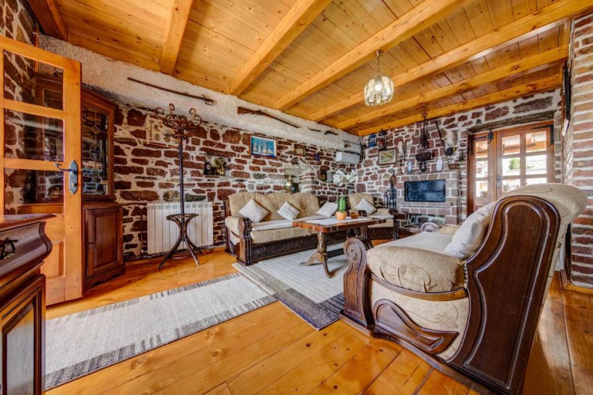 Luxury 1-bedroom house in Tivat for rent 3